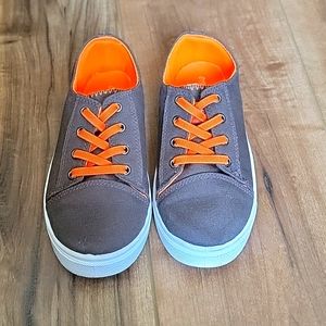 Oomphies youth dynamo shoes